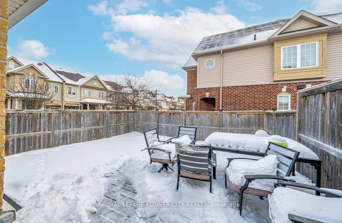 Photo 17 of 23 Lander Crescent, Clarington, Bowmanville — HOMEH