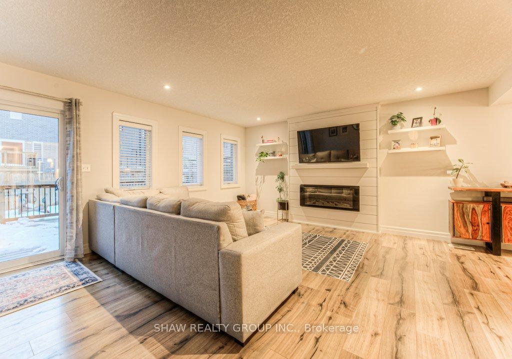 Photo 25 of 104 Hollybrook Trail, Kitchener — HOMEH