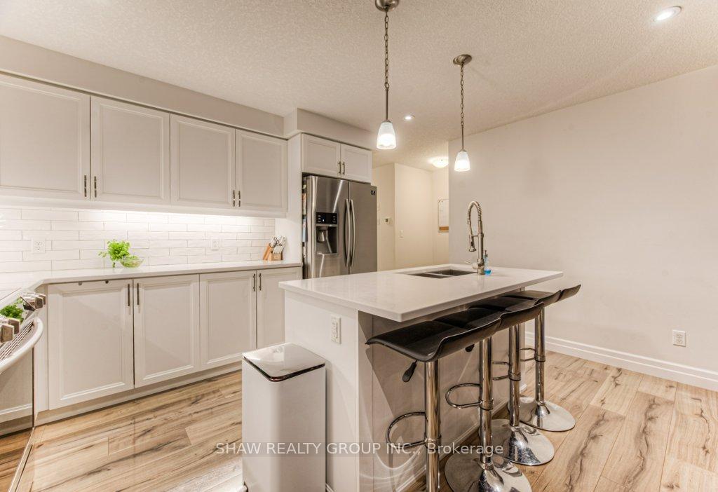 Photo 32 of 104 Hollybrook Trail, Kitchener — HOMEH