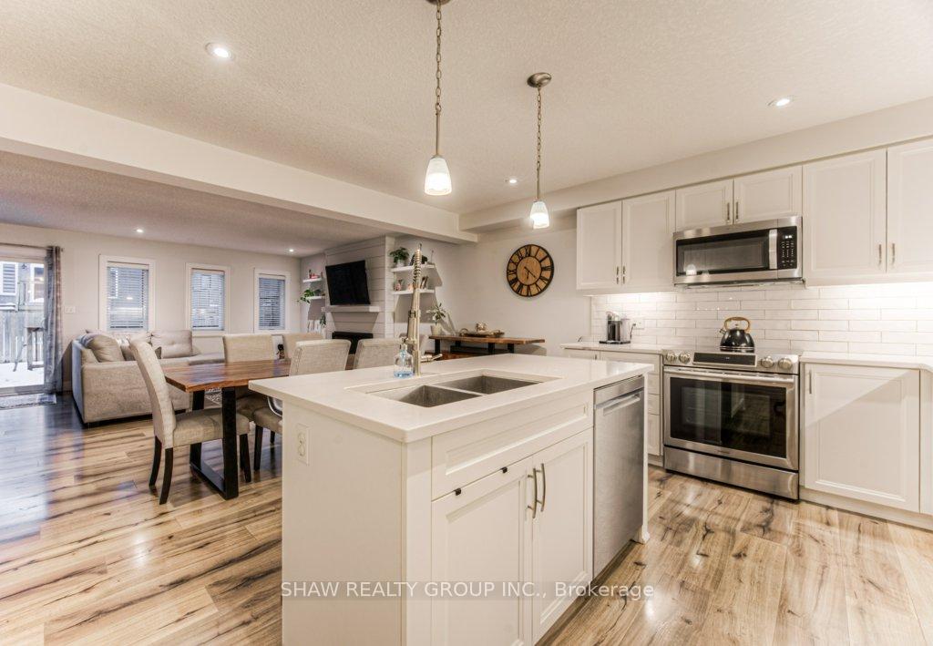 Photo 34 of 104 Hollybrook Trail, Kitchener — HOMEH