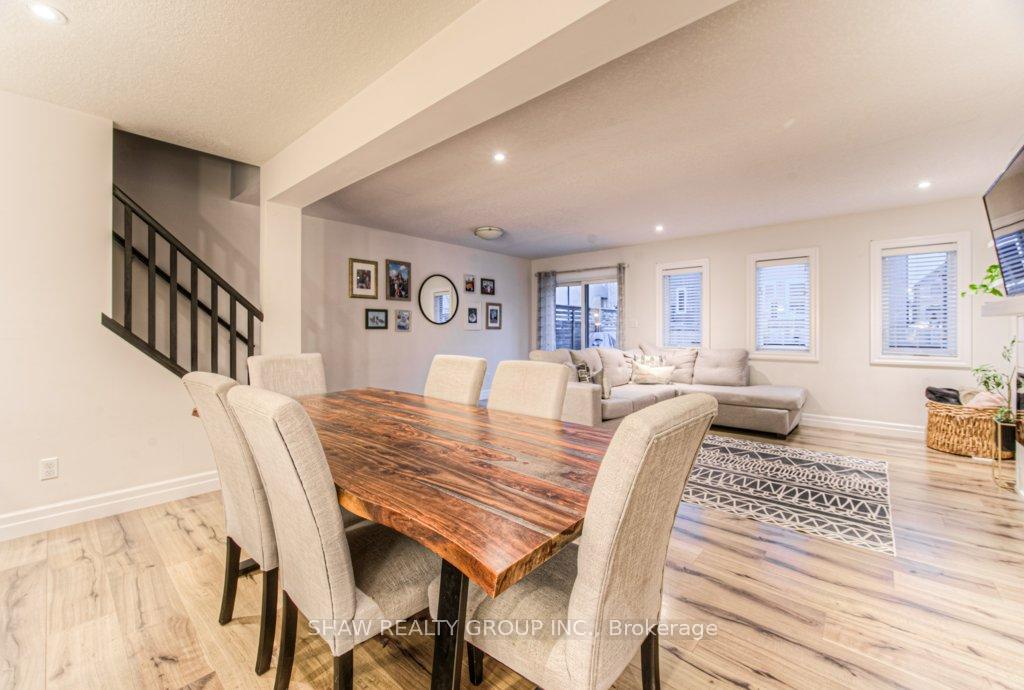 Photo 10 of 104 Hollybrook Trail, Kitchener — HOMEH