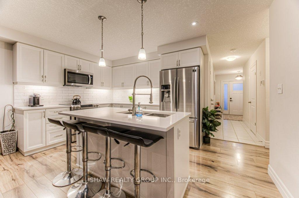 Photo 12 of 104 Hollybrook Trail, Kitchener — HOMEH