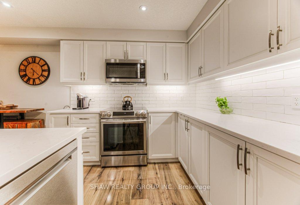 Photo 16 of 104 Hollybrook Trail, Kitchener — HOMEH