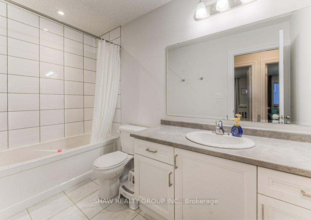 Photo 20 of 104 Hollybrook Trail, Kitchener — HOMEH