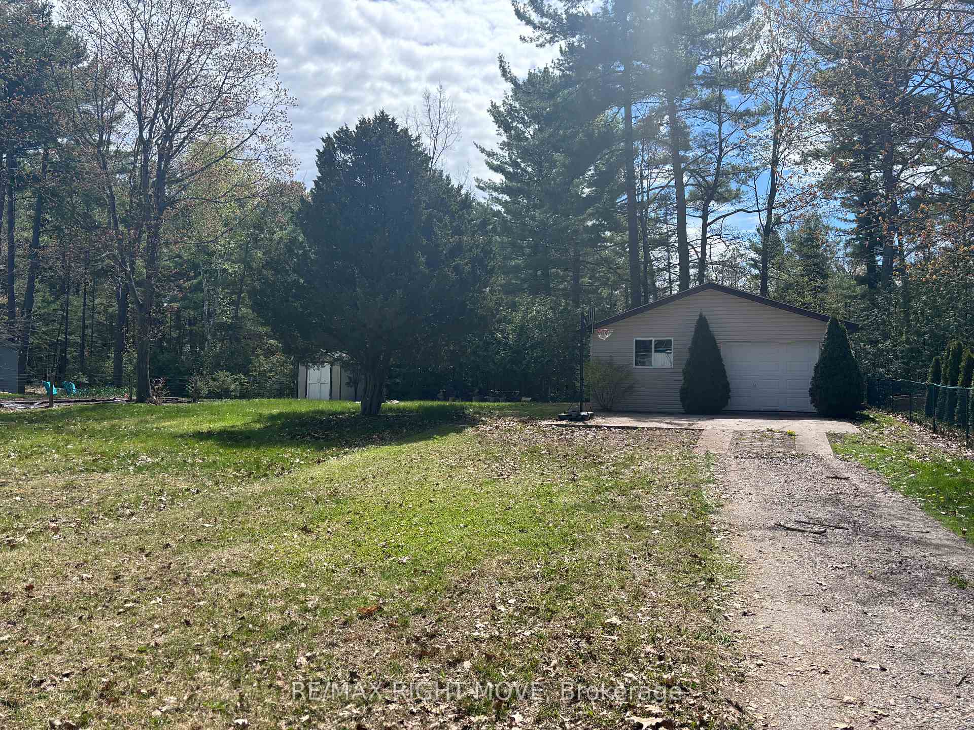 Photo 19 of 11 Stoney Road, Tiny, Lafontaine — HOMEH