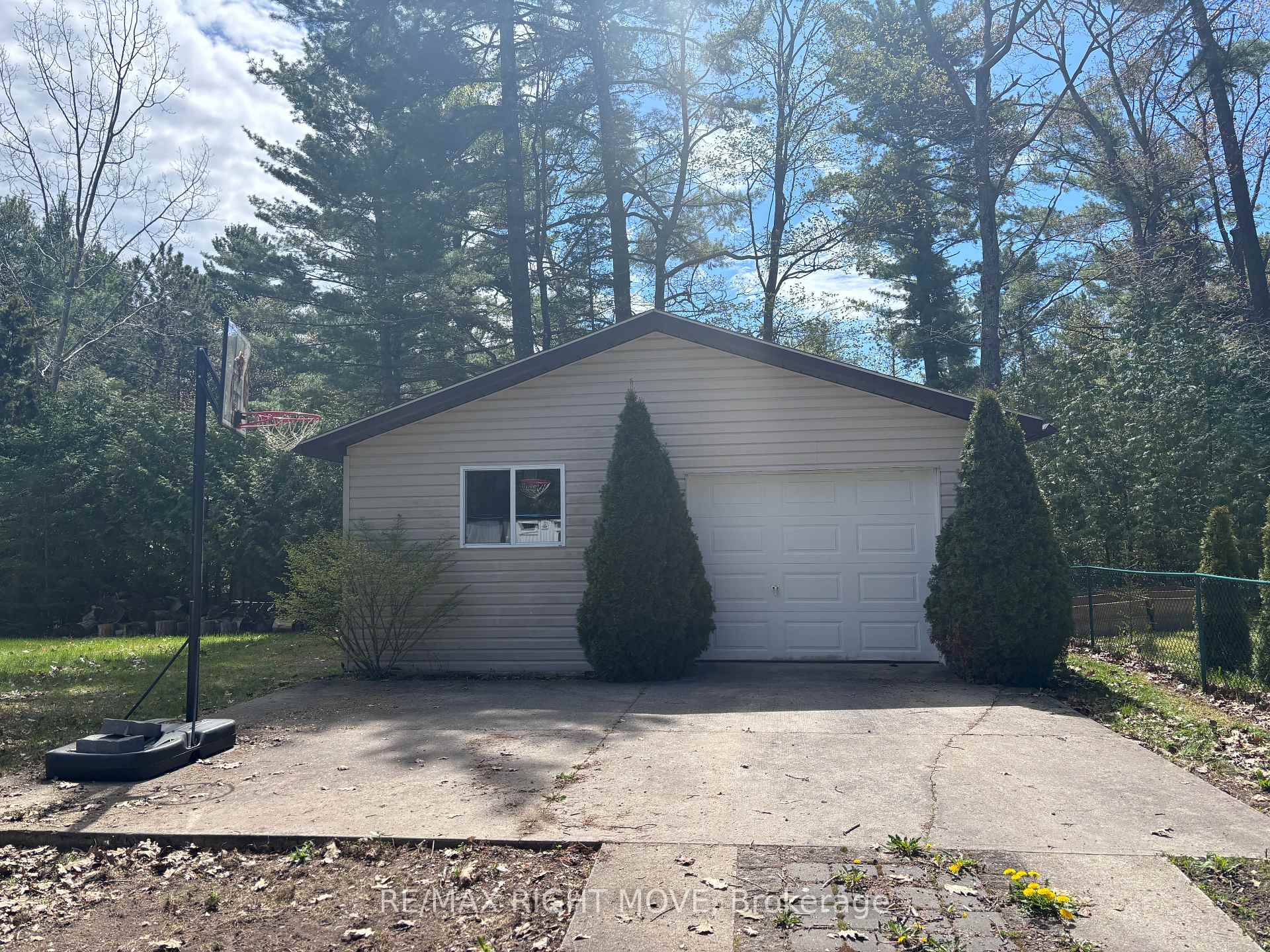 Photo 20 of 11 Stoney Road, Tiny, Lafontaine — HOMEH