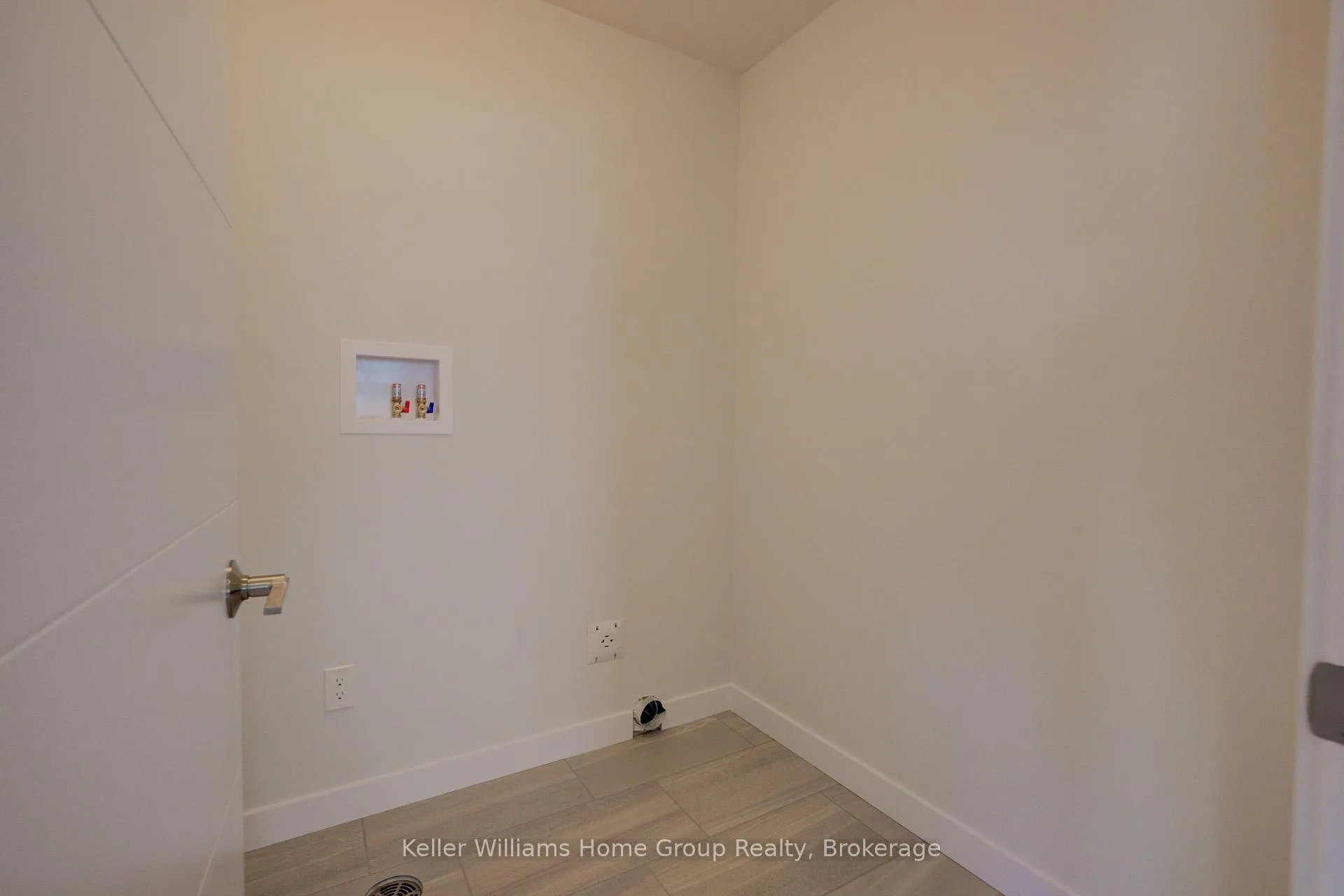 Photo 200 of 16 Nicholas Way, Guelph, Victoria North — HOMEH