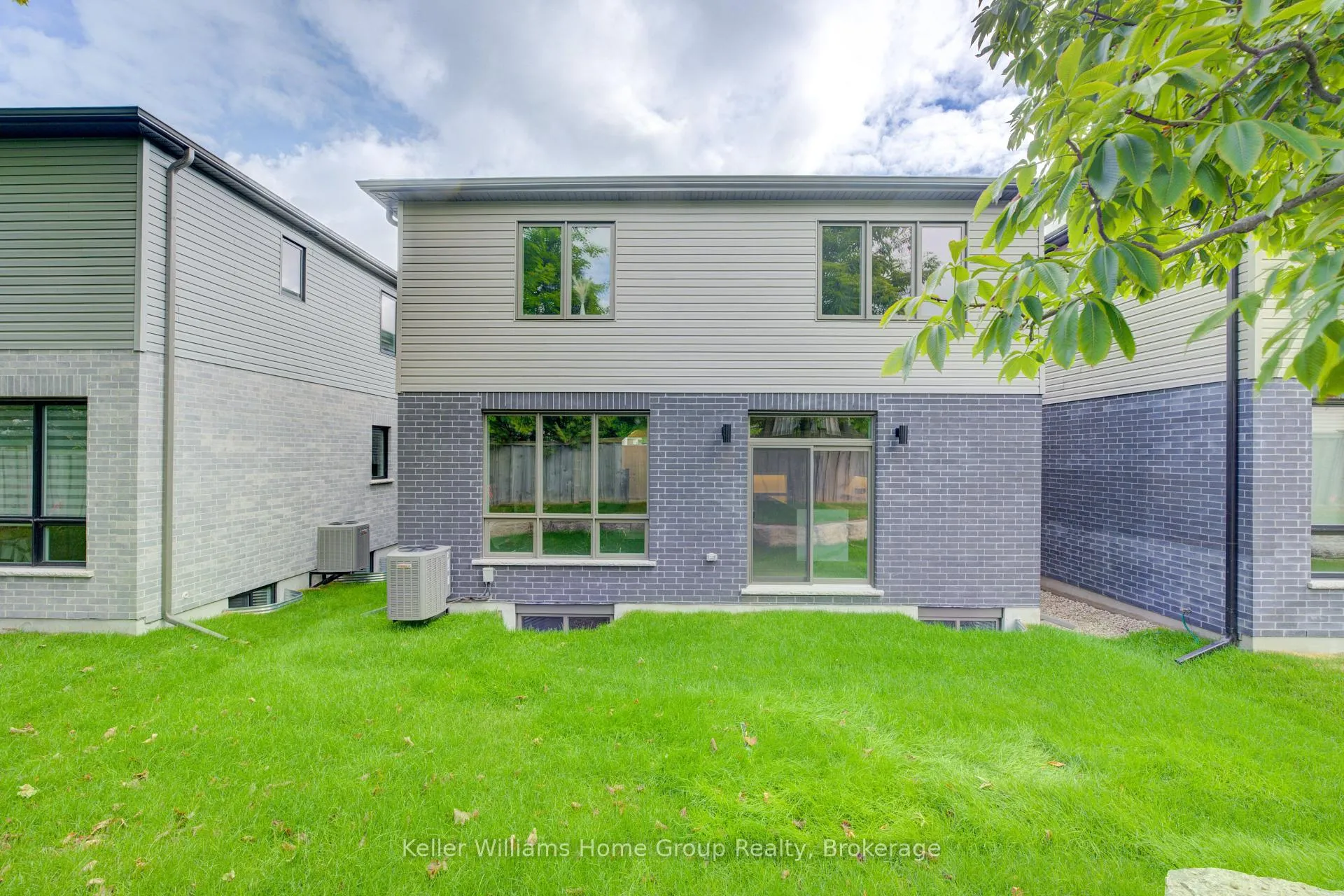 Photo 237 of 16 Nicholas Way, Guelph, Victoria North — HOMEH