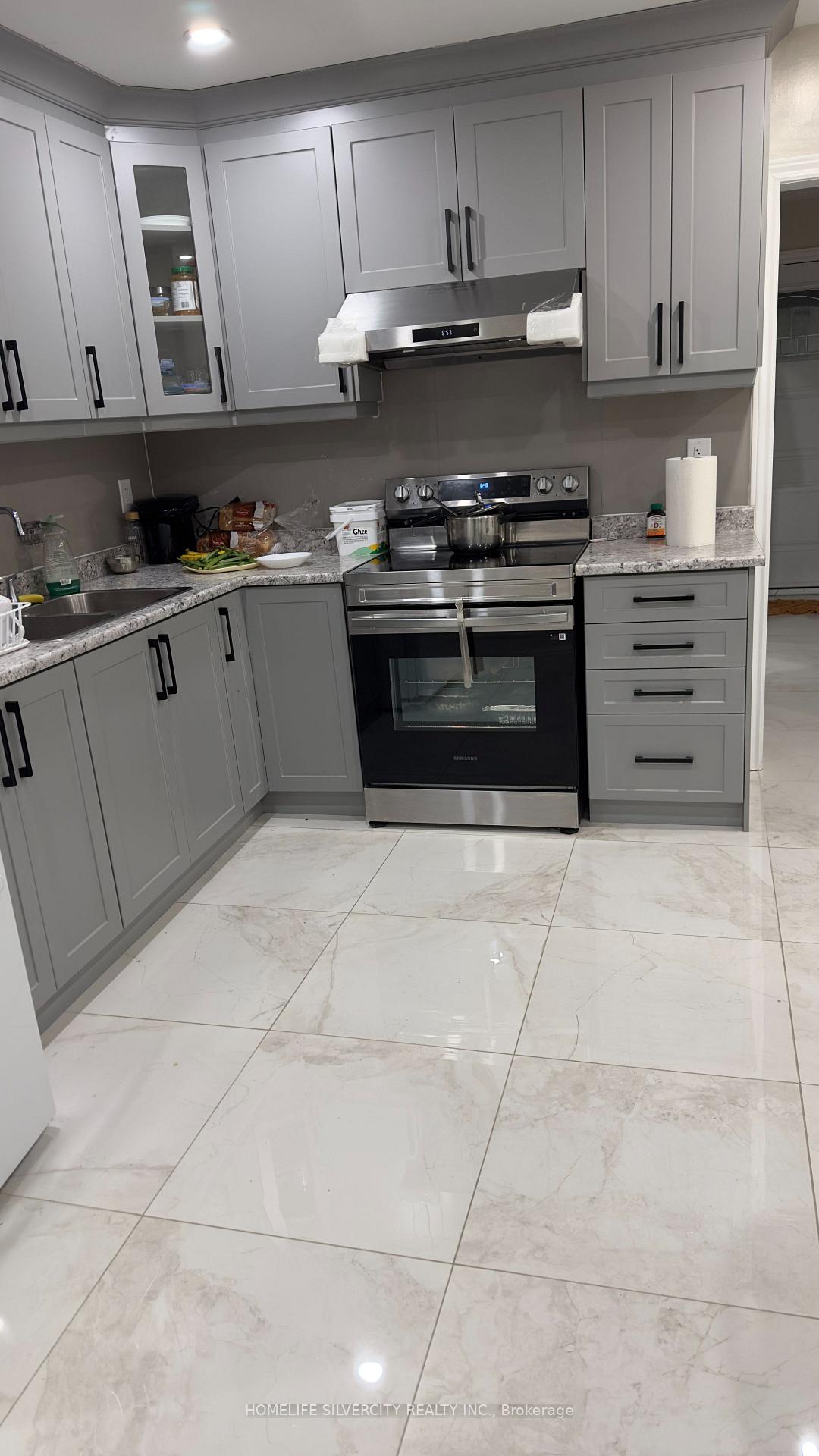 Photo 3 of 15 Brentwood Drive, Brampton, Avondale — HOMEH