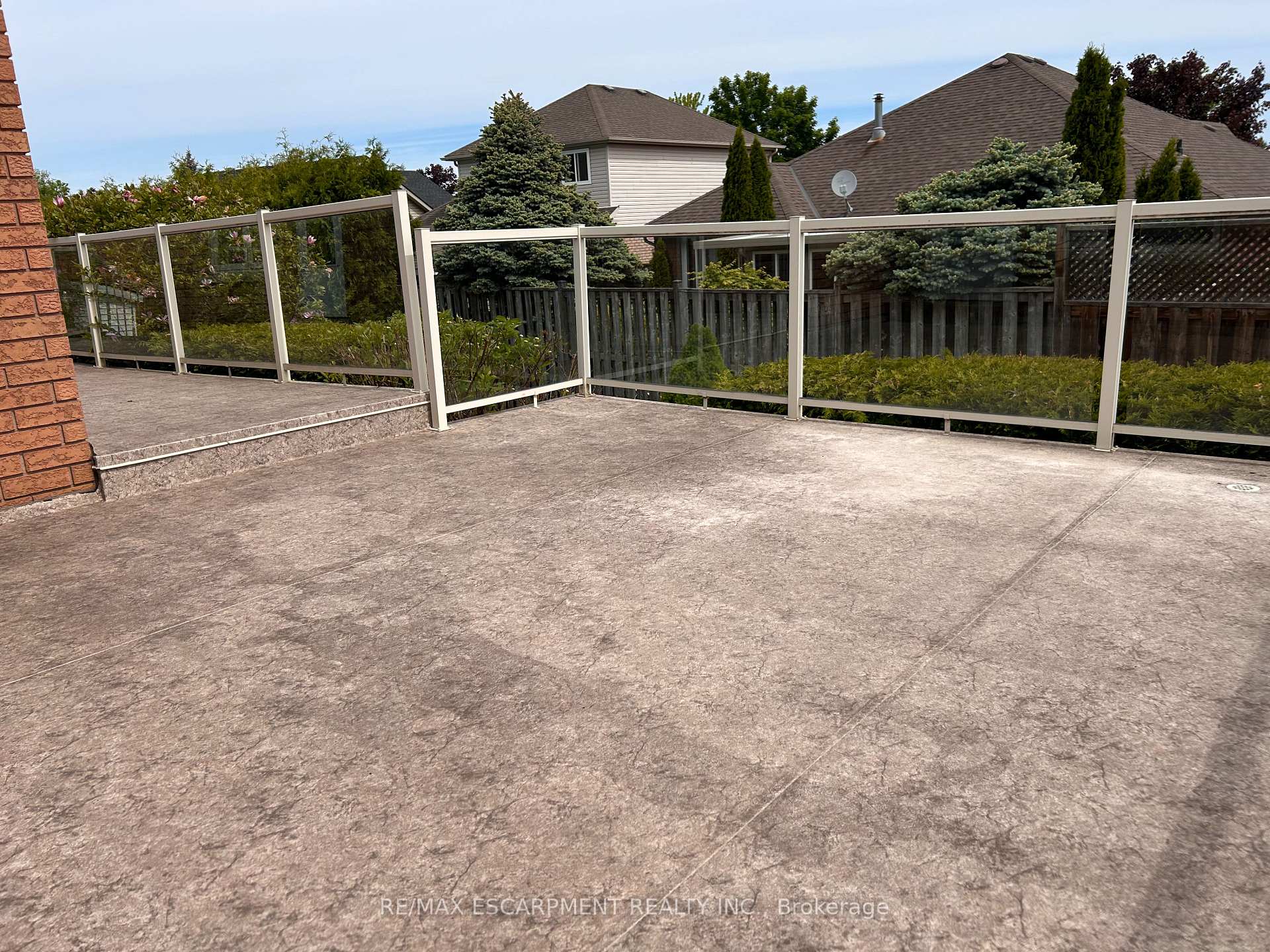 Photo 4 of 107 Dorchester Drive, Grimsby, Grimsby East — HOMEH