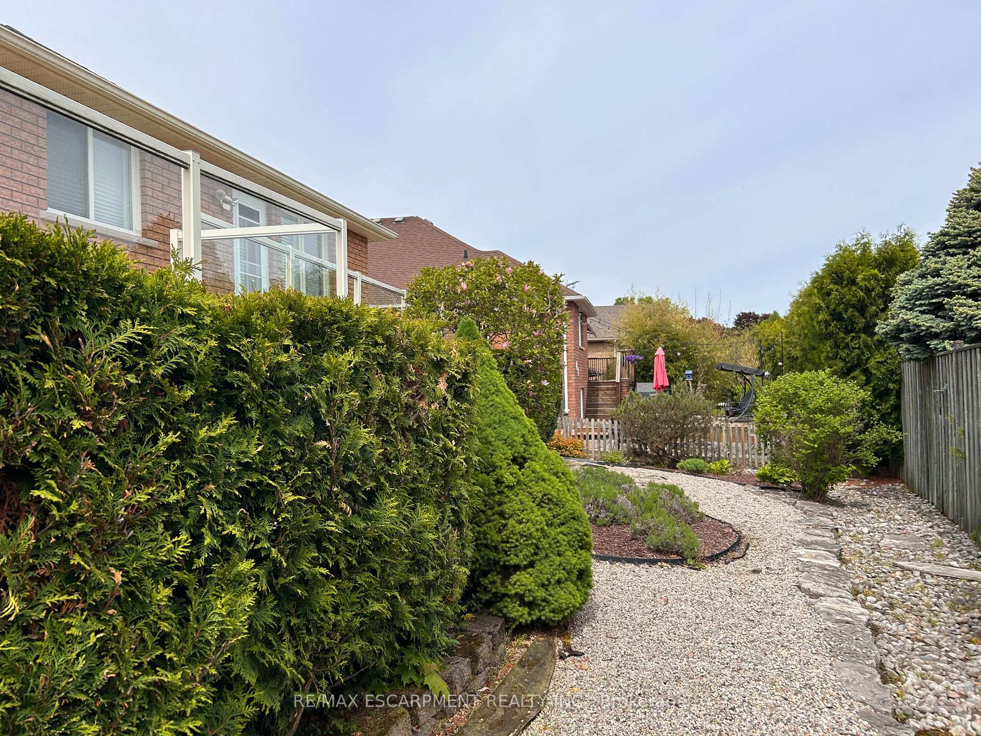 Photo 5 of 107 Dorchester Drive, Grimsby, Grimsby East — HOMEH