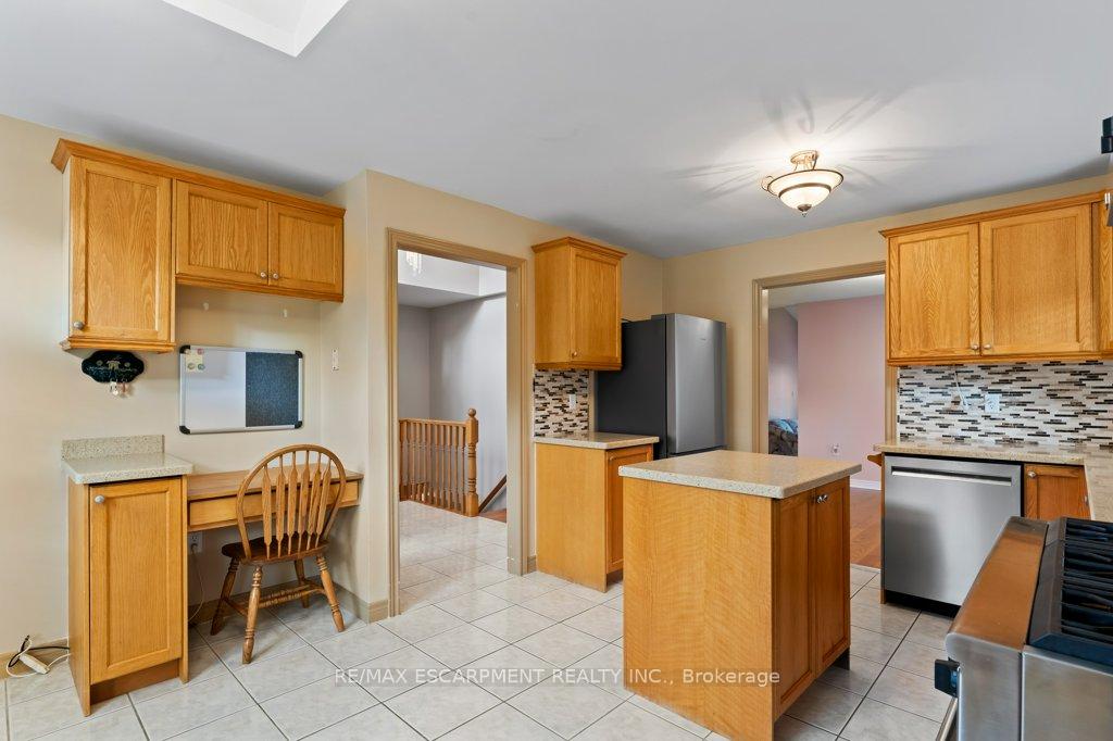 Photo 6 of 107 Dorchester Drive, Grimsby, Grimsby East — HOMEH