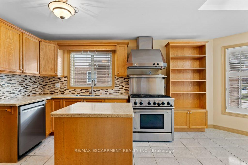 Photo 7 of 107 Dorchester Drive, Grimsby, Grimsby East — HOMEH