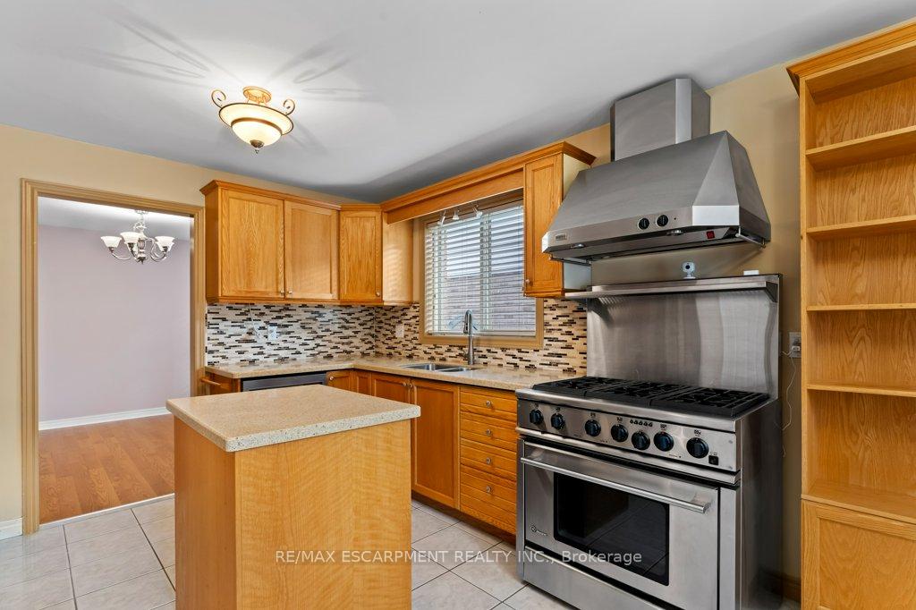 Photo 8 of 107 Dorchester Drive, Grimsby, Grimsby East — HOMEH