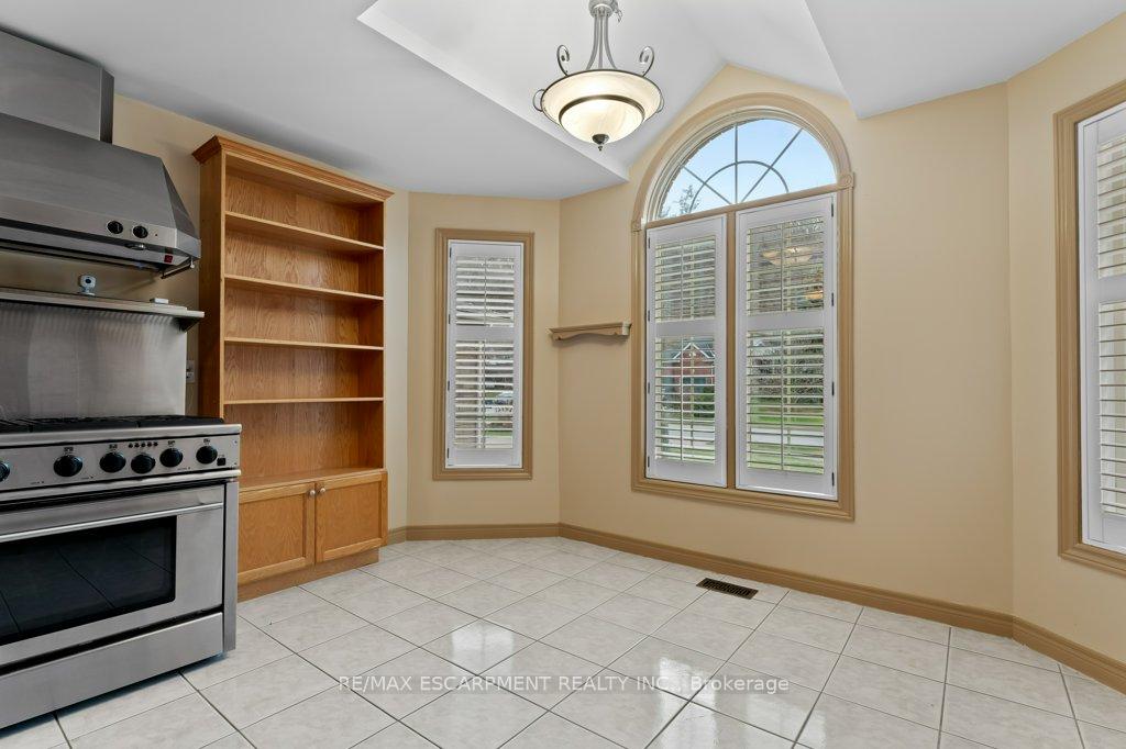 Photo 9 of 107 Dorchester Drive, Grimsby, Grimsby East — HOMEH