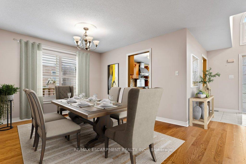 Photo 12 of 107 Dorchester Drive, Grimsby, Grimsby East — HOMEH
