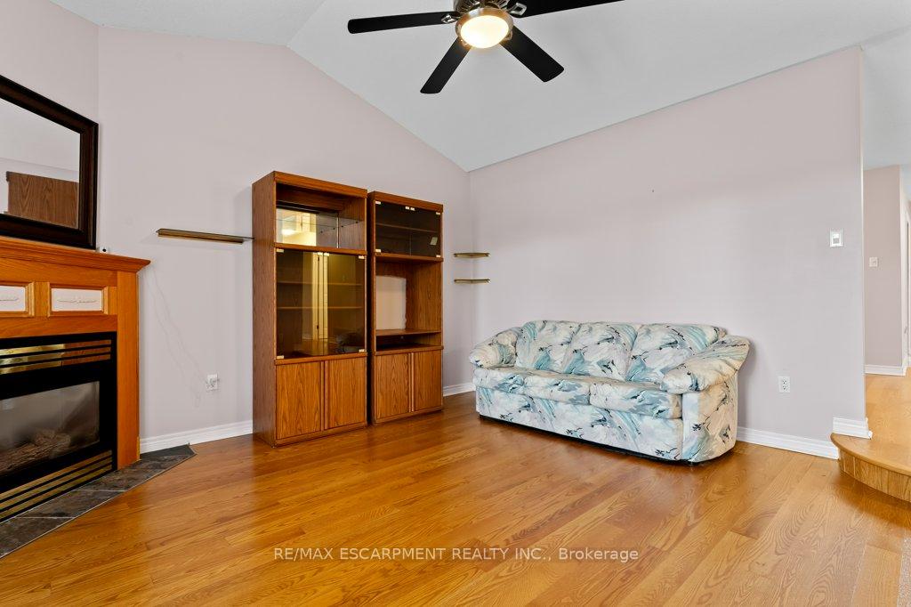 Photo 15 of 107 Dorchester Drive, Grimsby, Grimsby East — HOMEH