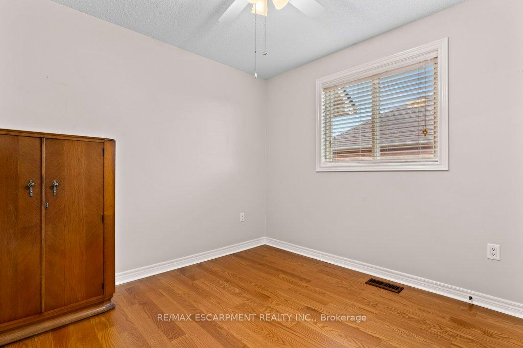 Photo 21 of 107 Dorchester Drive, Grimsby, Grimsby East — HOMEH