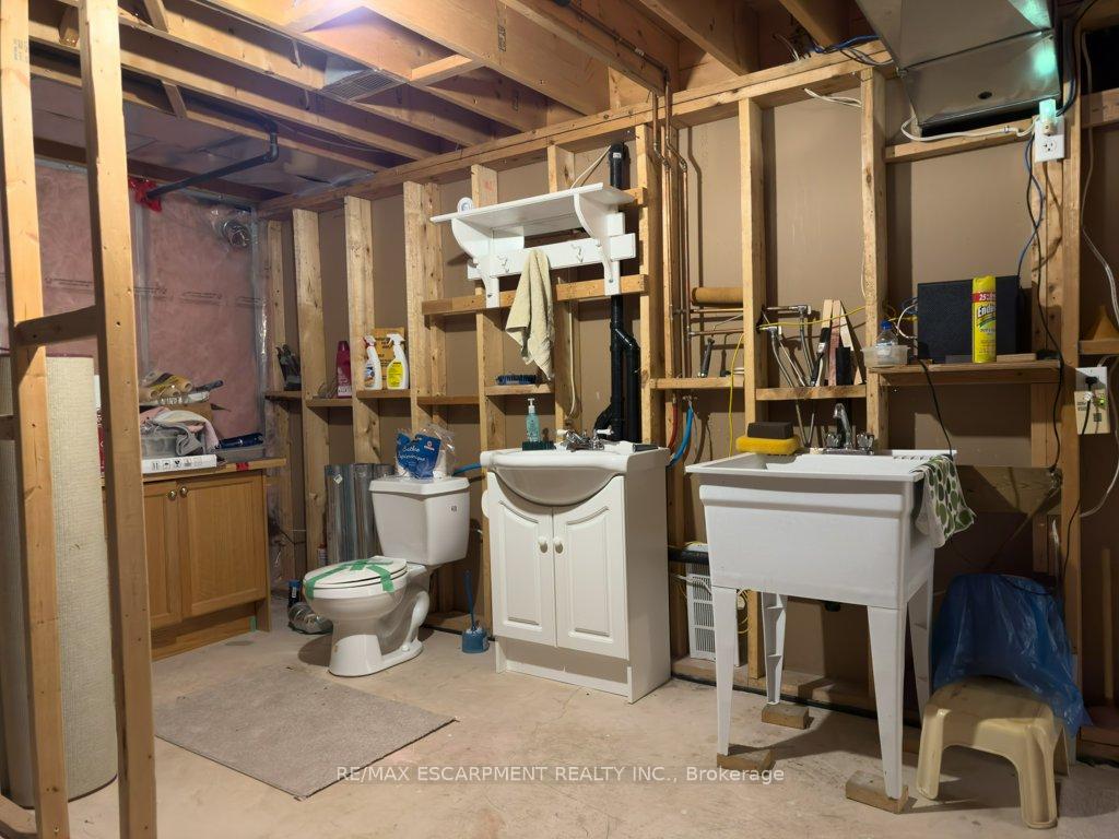 Photo 31 of 107 Dorchester Drive, Grimsby, Grimsby East — HOMEH