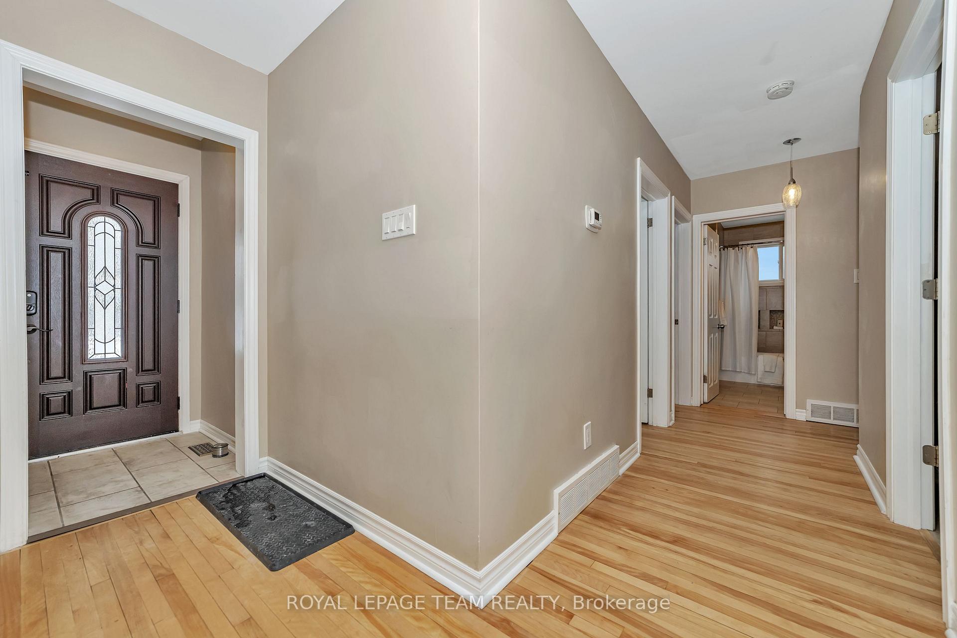 Photo 5 of 1746 Ainsley Drive, Ottawa, Bel Air Heights — HOMEH