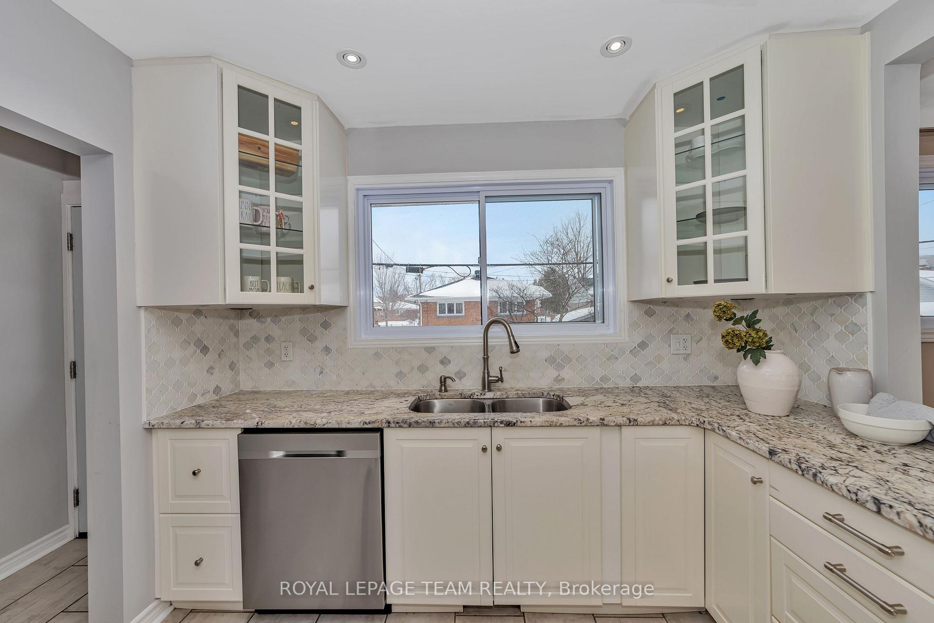 Photo 12 of 1746 Ainsley Drive, Ottawa, Bel Air Heights — HOMEH