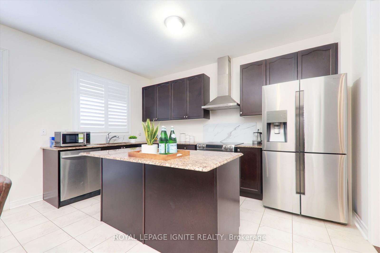 Photo 6 of 4 Schwalm Crescent, New Tecumseth, Tottenham — HOMEH