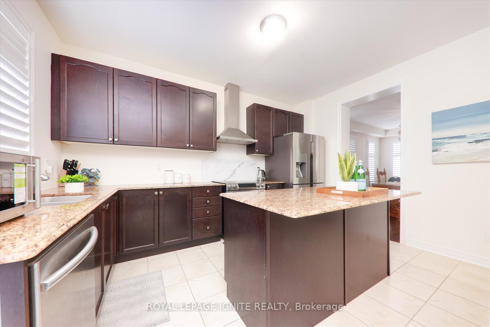 Photo 7 of 4 Schwalm Crescent, New Tecumseth, Tottenham — HOMEH
