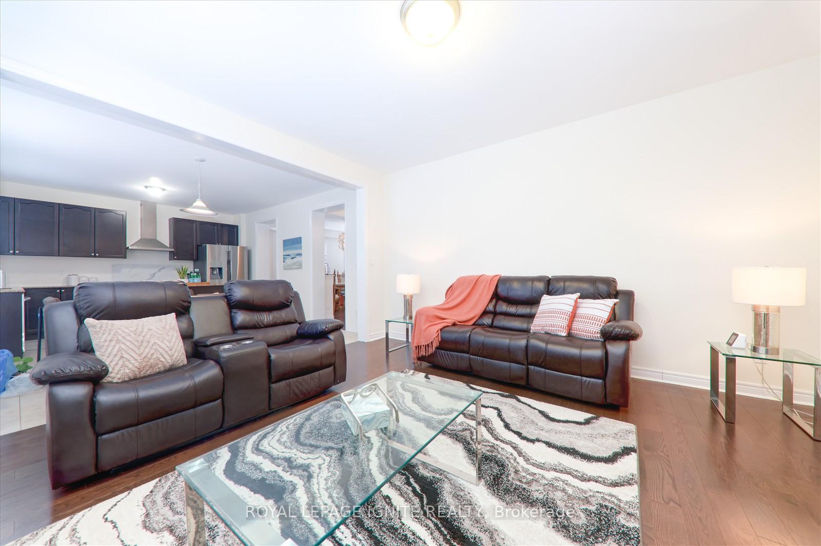 Photo 10 of 4 Schwalm Crescent, New Tecumseth, Tottenham — HOMEH