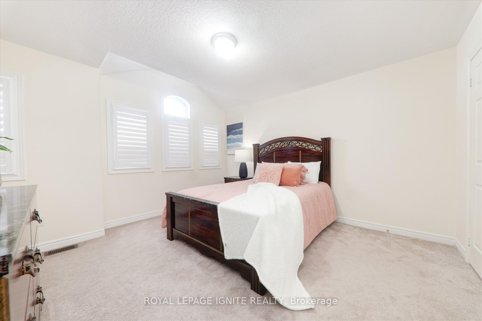 Photo 24 of 4 Schwalm Crescent, New Tecumseth, Tottenham — HOMEH