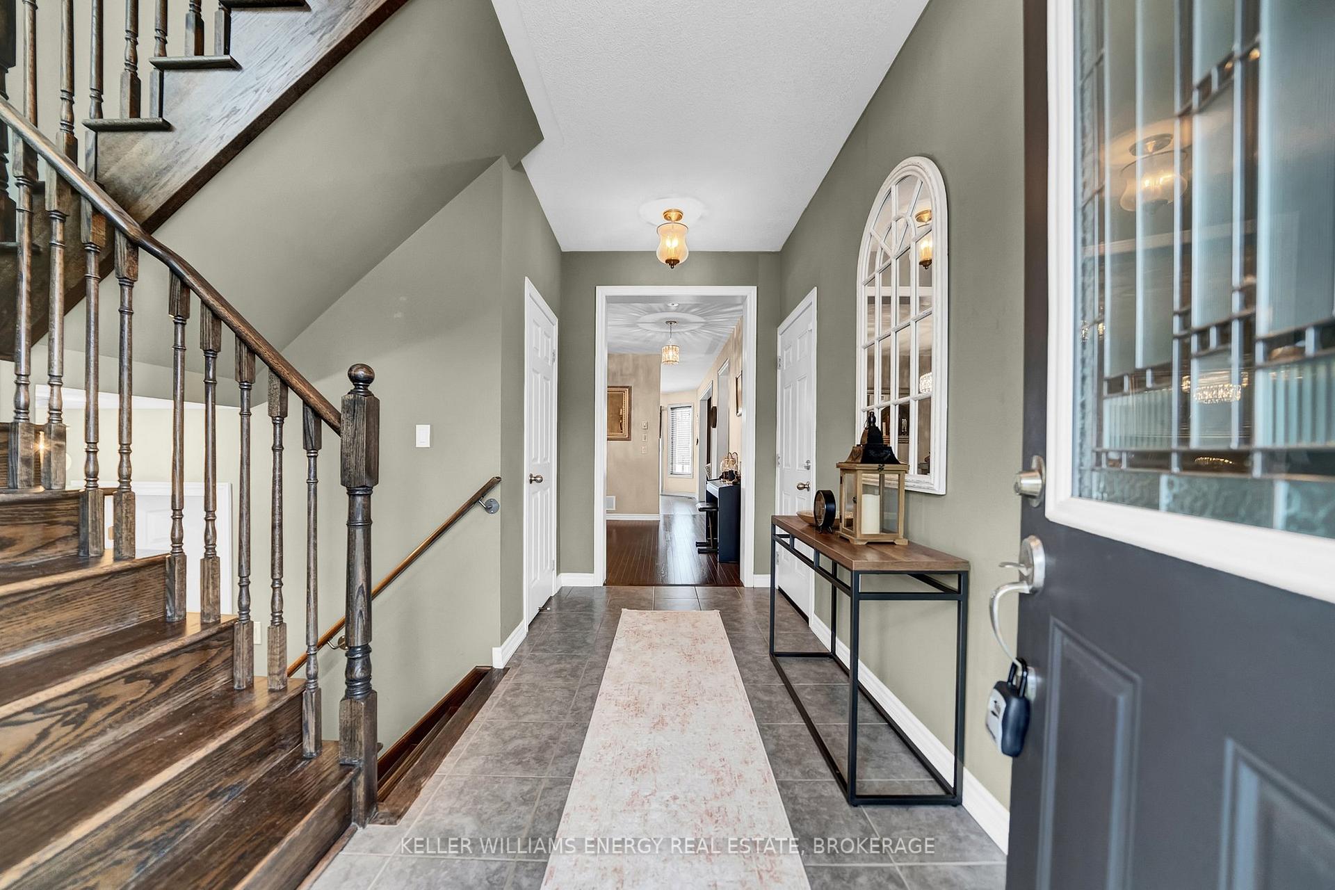 Photo 2 of 35 Noden Crescent, Clarington, Newcastle — HOMEH