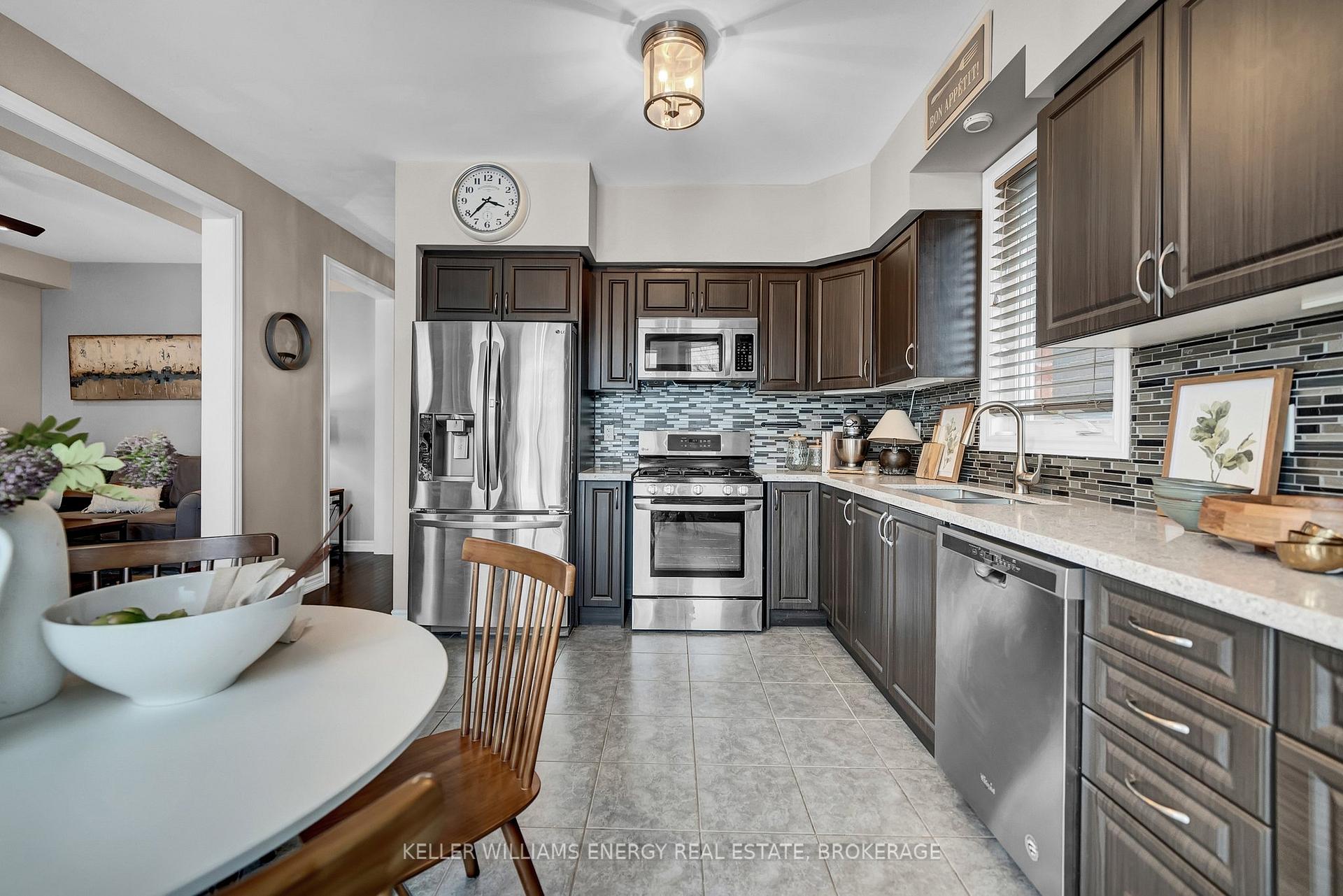 Photo 12 of 35 Noden Crescent, Clarington, Newcastle — HOMEH