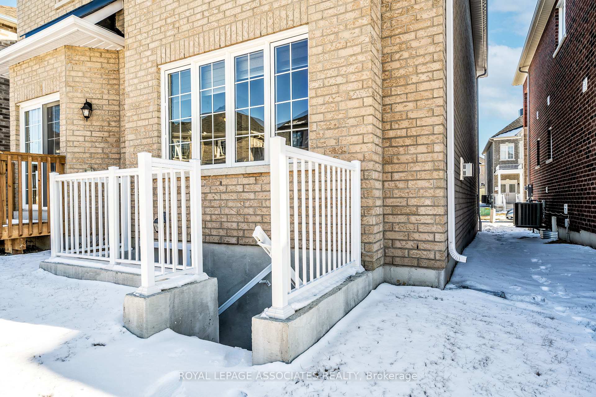 Photo 9 of 6 Creedon Crescent, Ajax, Northwest Ajax — HOMEH