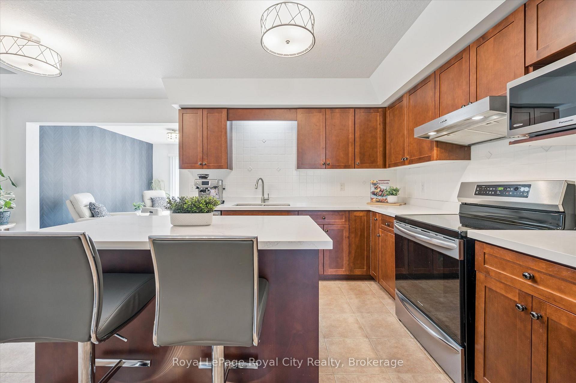 Photo 11 of 26 Hasler Crescent, Guelph, Pineridge/Westminster Woods — HOMEH