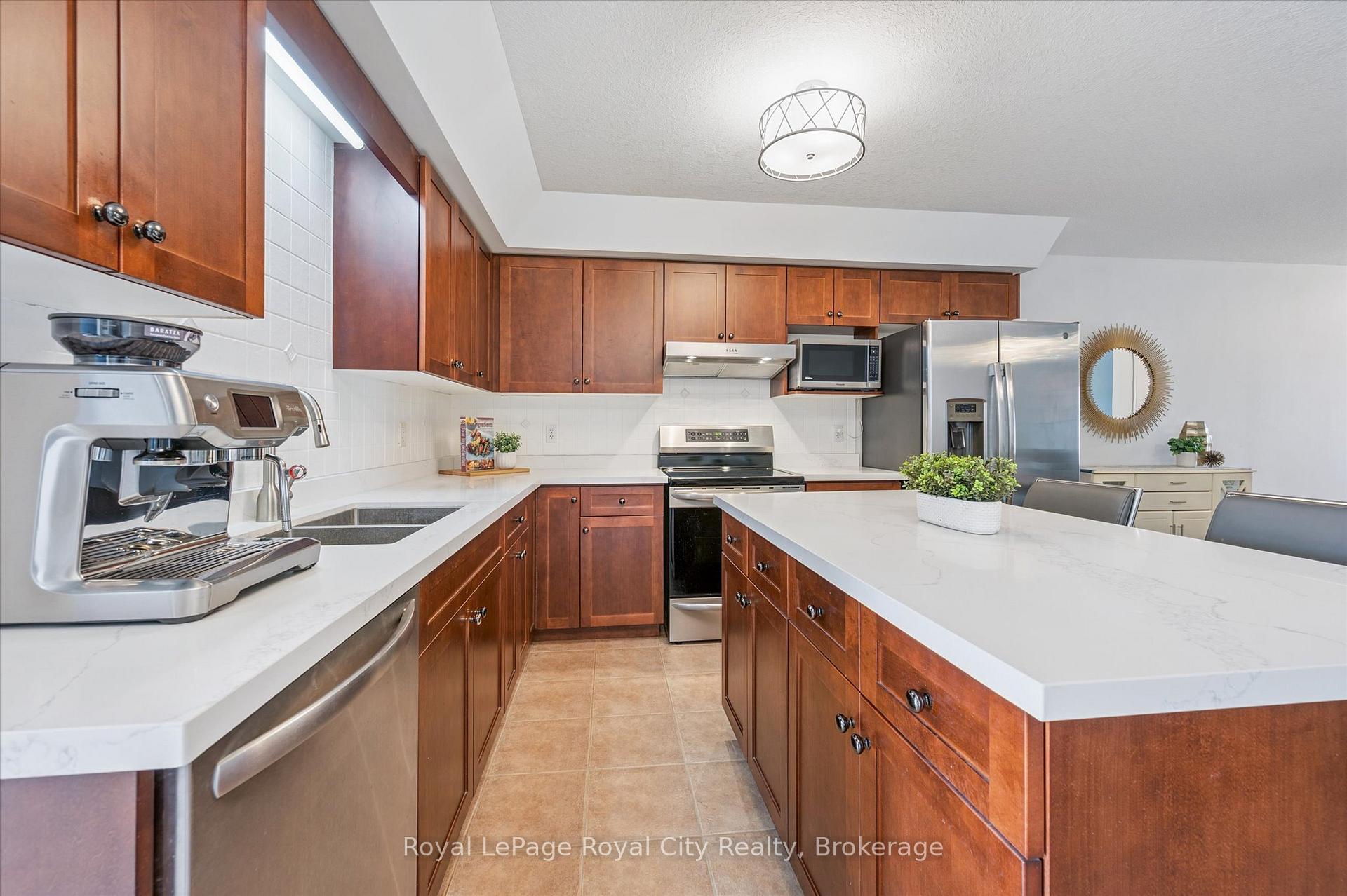Photo 12 of 26 Hasler Crescent, Guelph, Pineridge/Westminster Woods — HOMEH