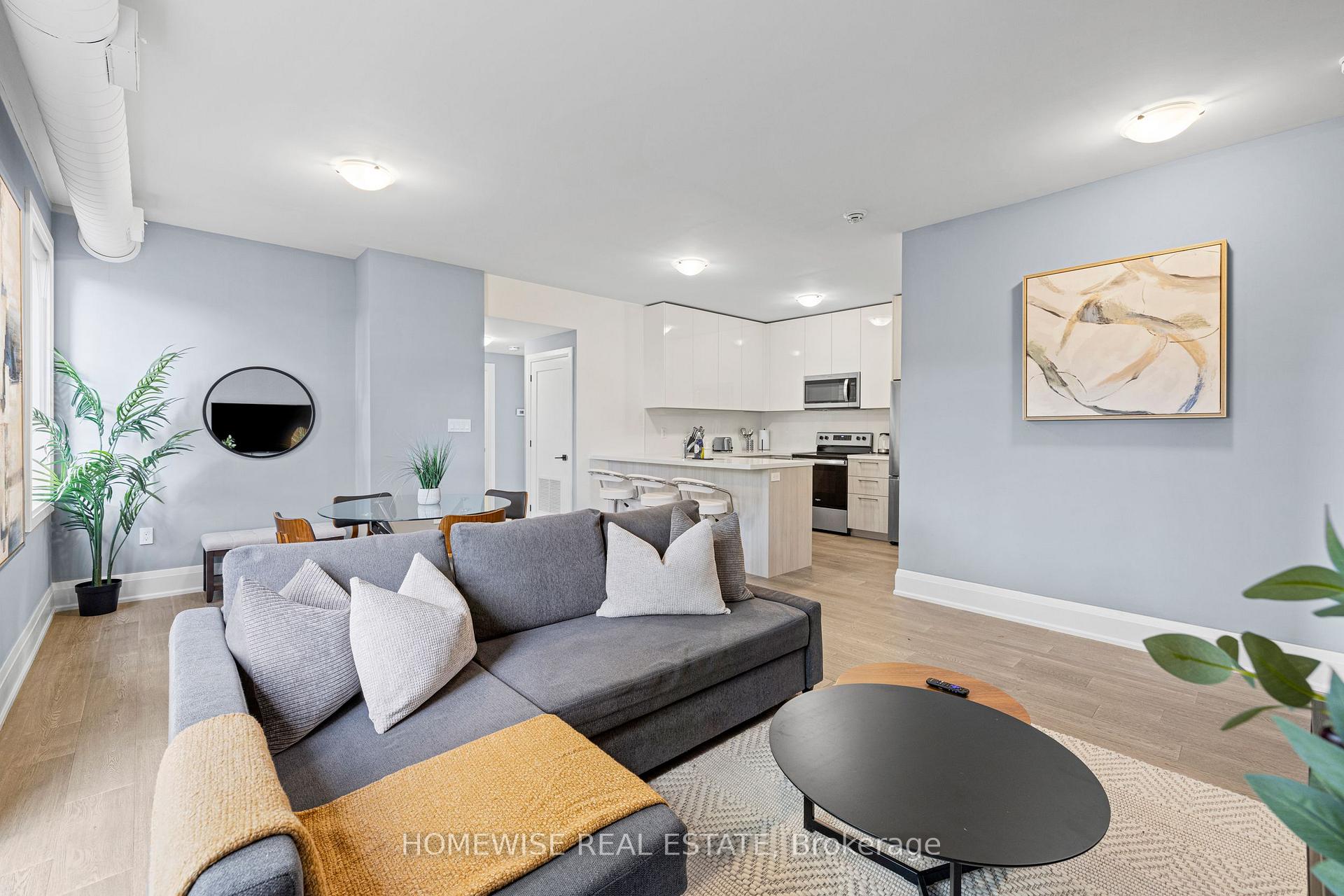 Front of Unit 4B, 1673 Bathurst Street
