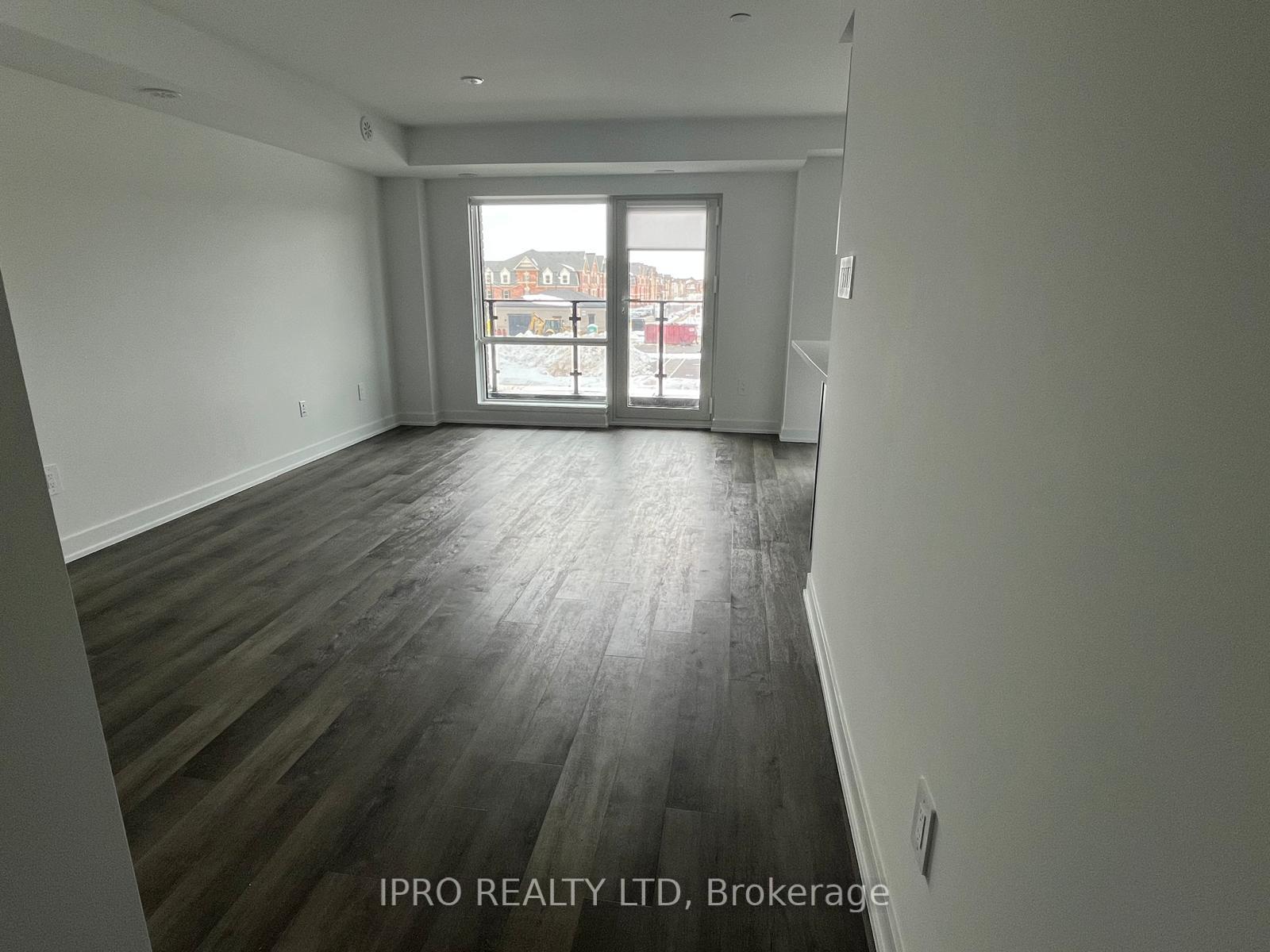 Photo 4 of Unit 3, 25 Romilly Avenue, Brampton, Northwest Brampton — HOMEH