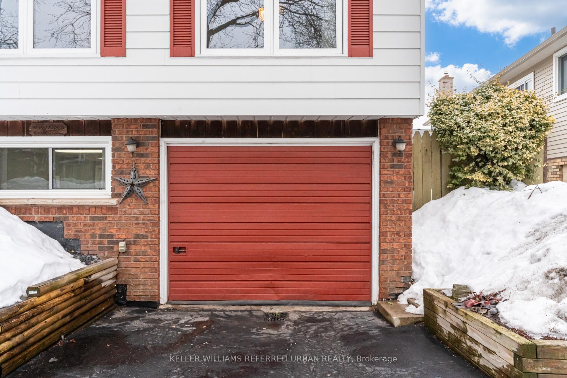 Photo 4 of 52 Beston Drive, Hamilton, Lisgar — HOMEH