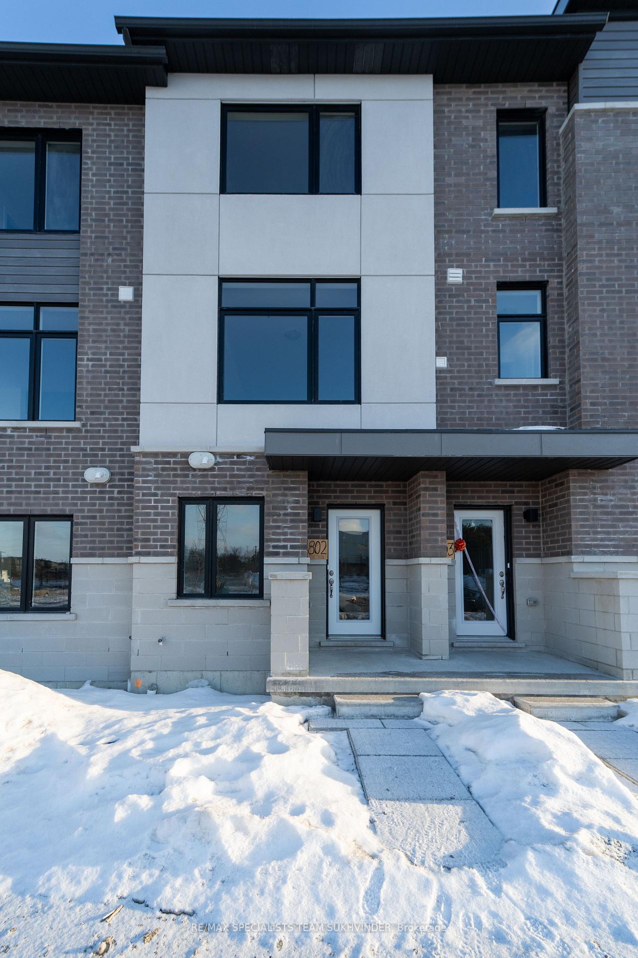 Photo 5 of Unit 808, 1695 Dersan Street, Pickering, Duffin Heights — HOMEH
