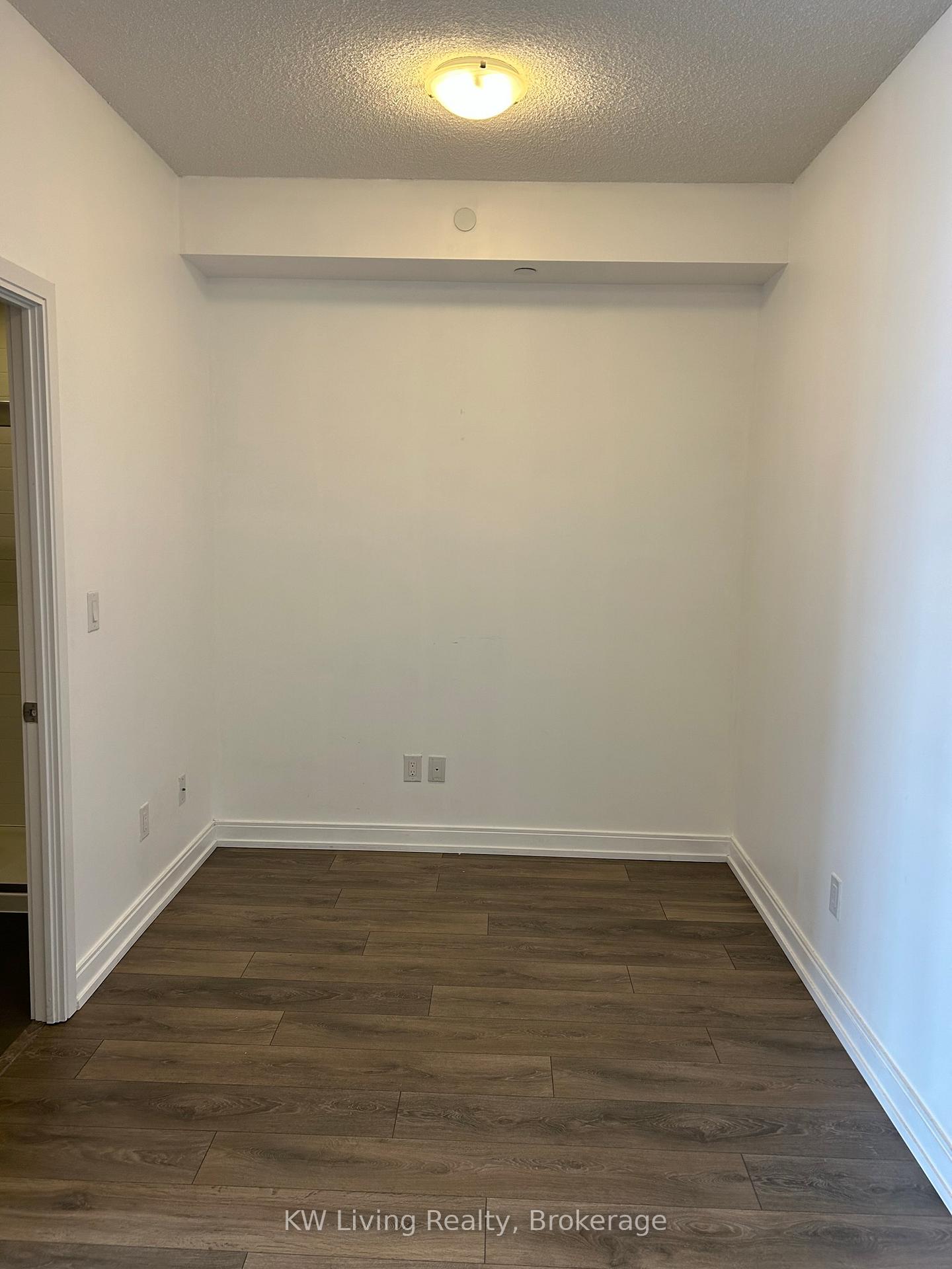 Photo 6 of Unit 532, 540 Bur Oak Avenue, Markham, Berczy — HOMEH