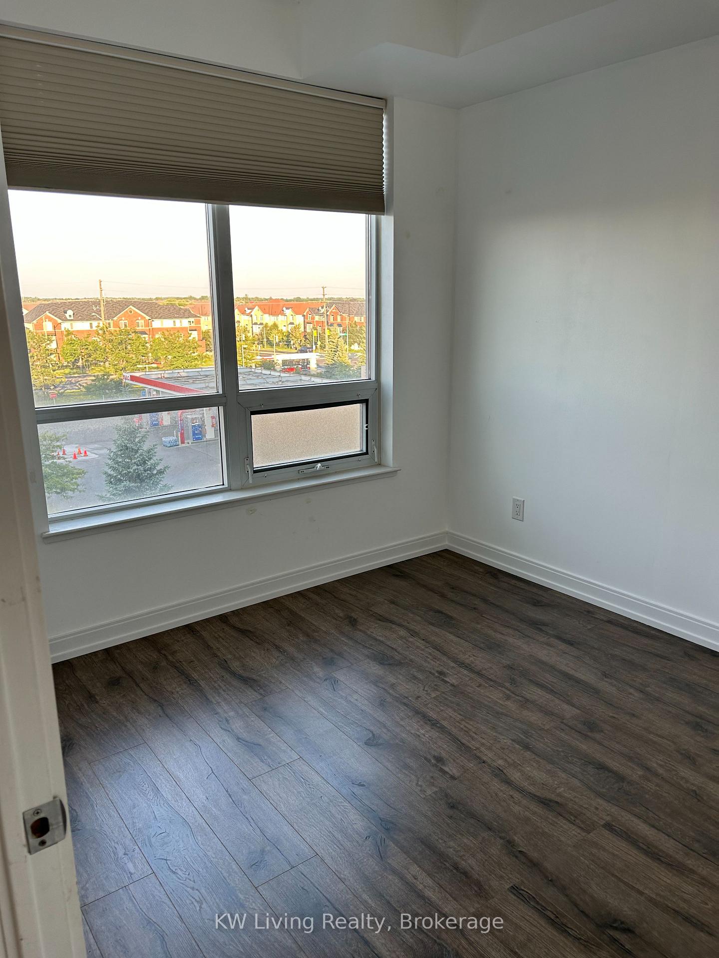 Photo 14 of Unit 532, 540 Bur Oak Avenue, Markham, Berczy — HOMEH