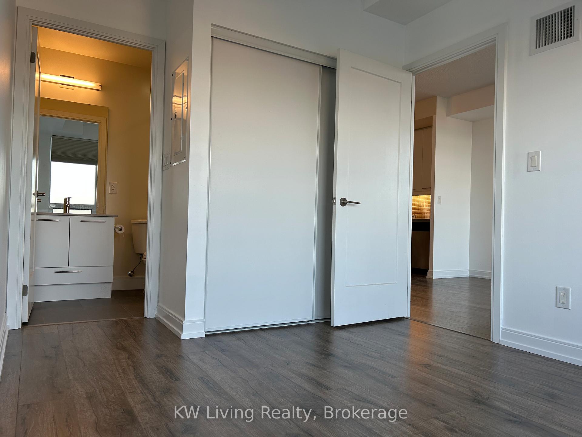 Photo 15 of Unit 532, 540 Bur Oak Avenue, Markham, Berczy — HOMEH