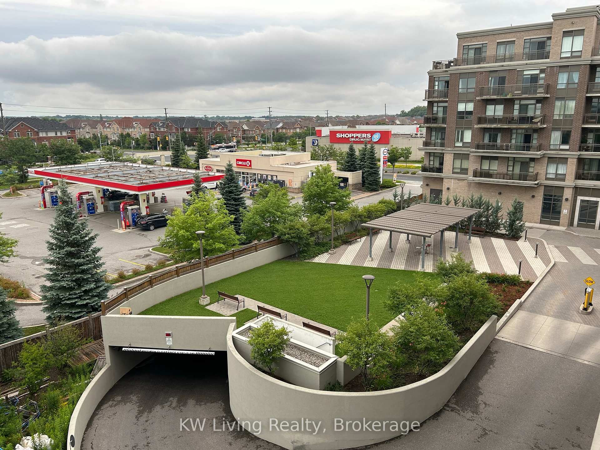 Photo 18 of Unit 532, 540 Bur Oak Avenue, Markham, Berczy — HOMEH