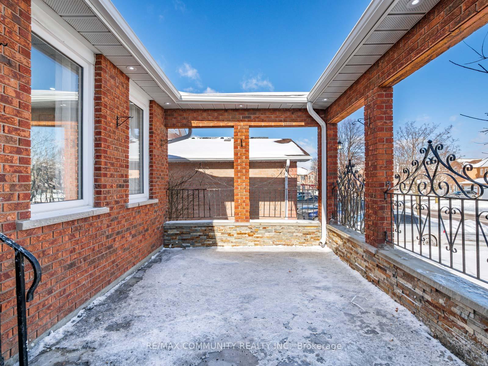 Photo 3 of 542 McLeod Crescent, Pickering, Rosebank — HOMEH