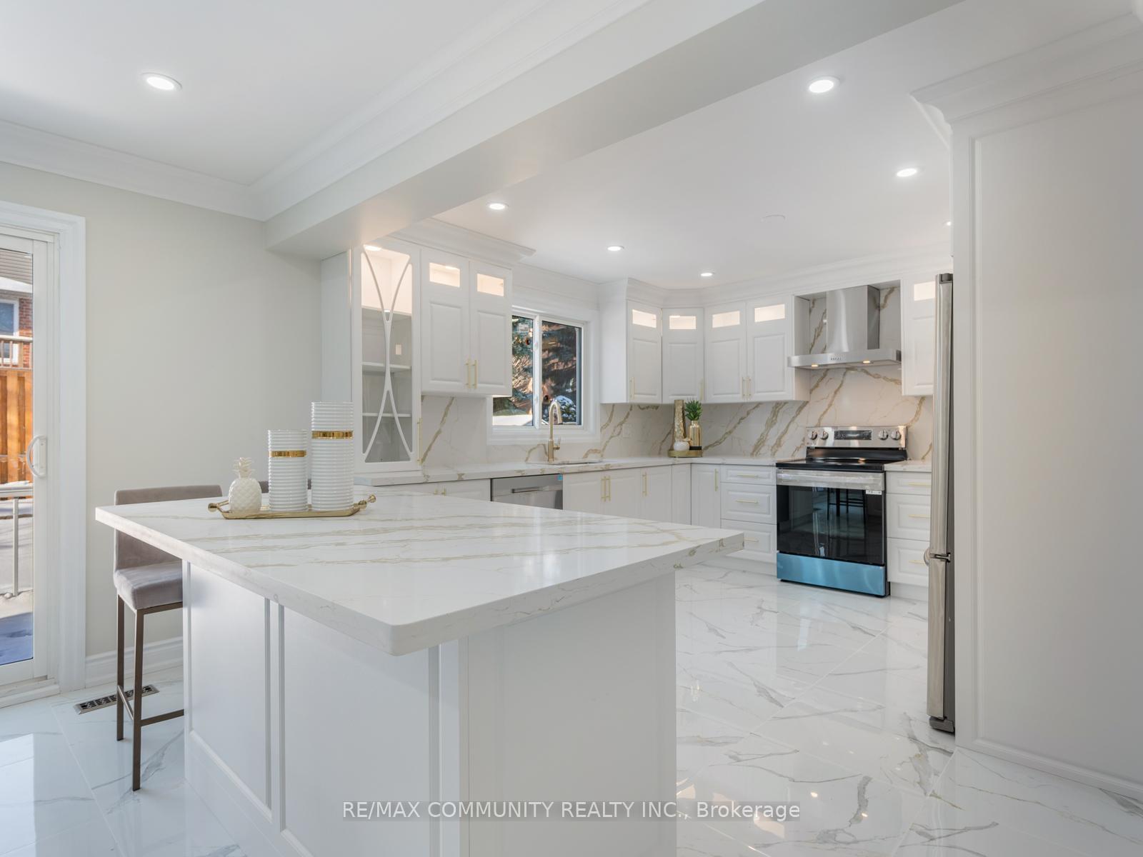Photo 9 of 542 McLeod Crescent, Pickering, Rosebank — HOMEH