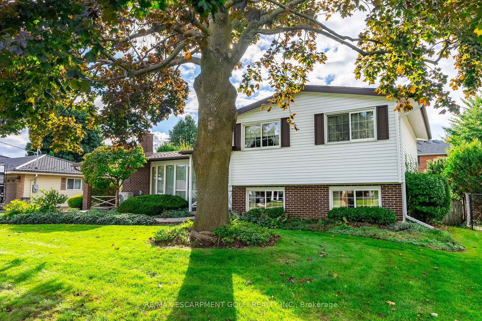 Photo 1 of 236 Nakoma Road, Hamilton, Ancaster — HOMEH