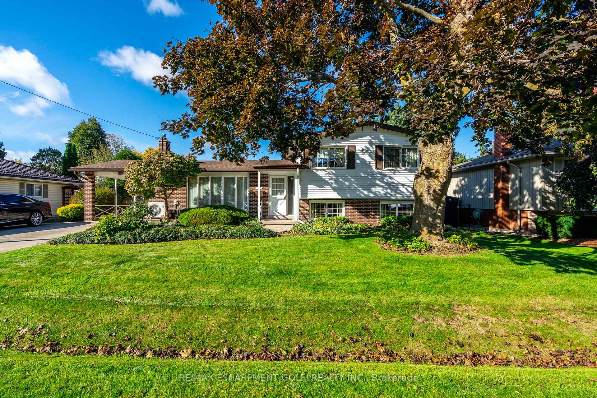 Photo 2 of 236 Nakoma Road, Hamilton, Ancaster — HOMEH
