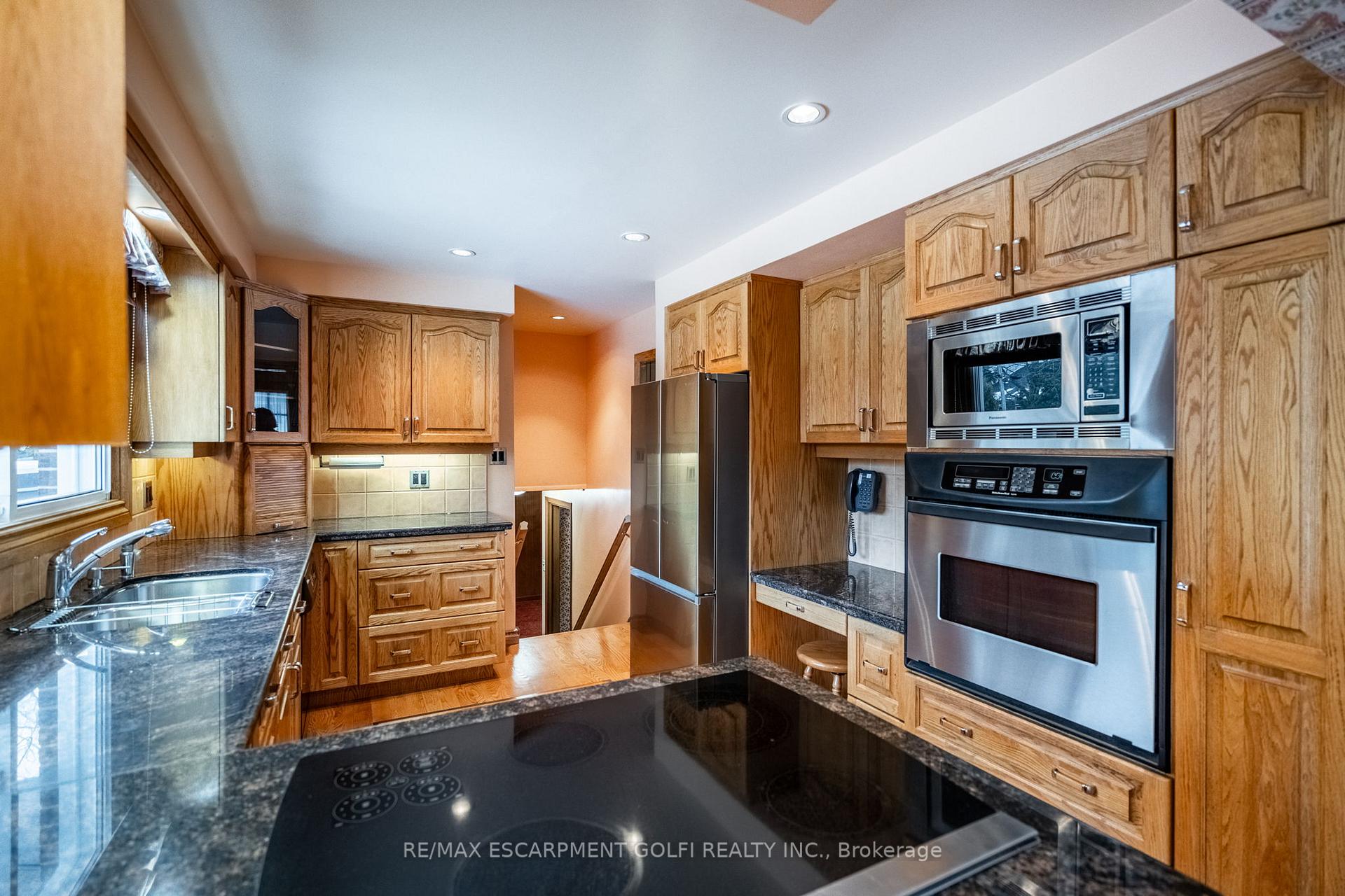 Photo 13 of 236 Nakoma Road, Hamilton, Ancaster — HOMEH