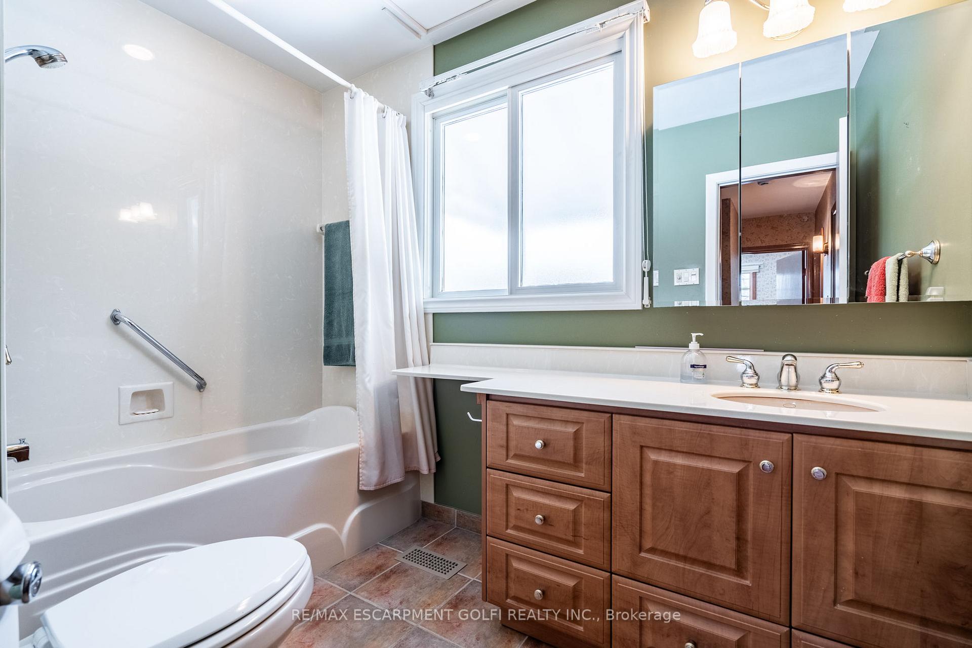 Photo 14 of 236 Nakoma Road, Hamilton, Ancaster — HOMEH