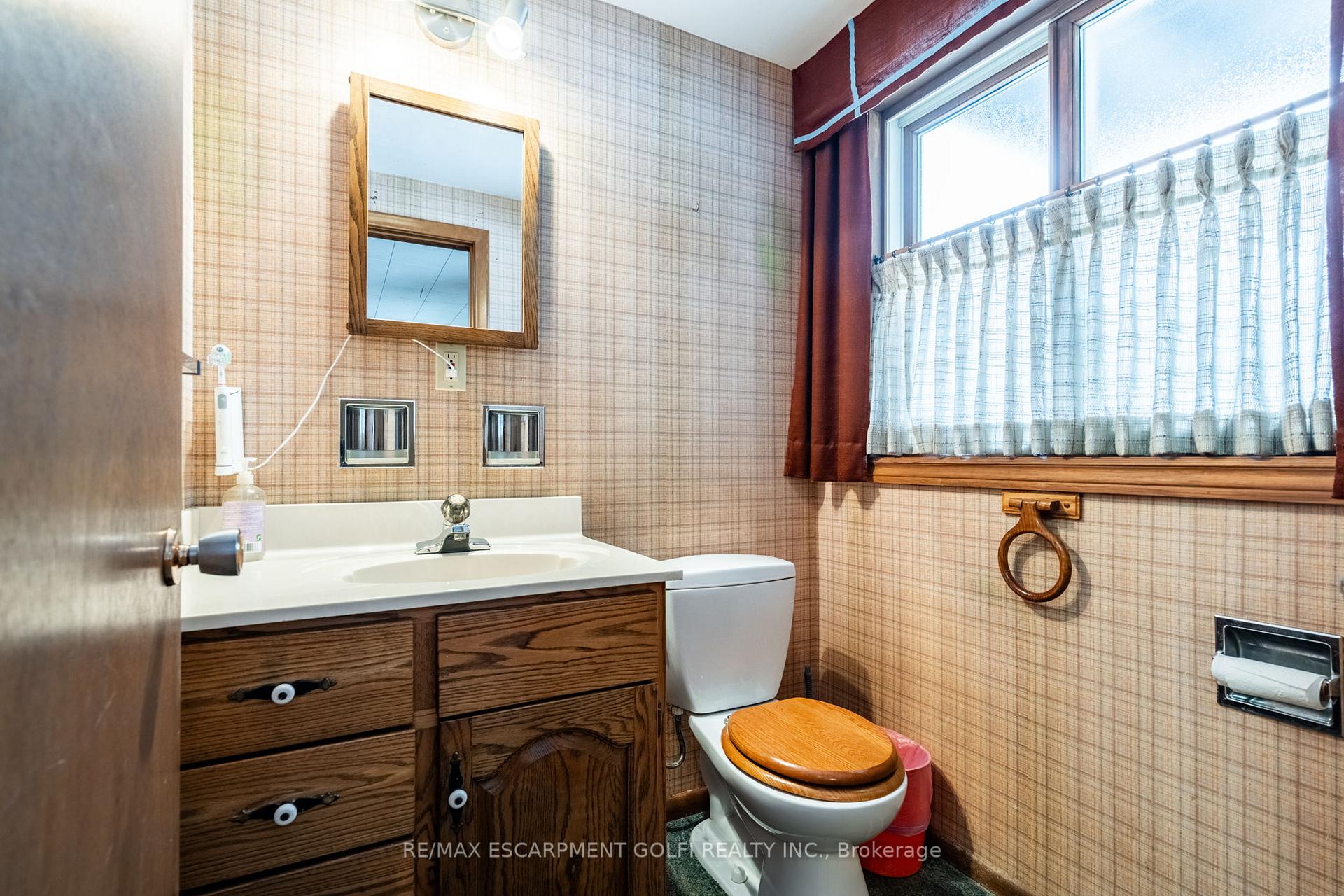Photo 20 of 236 Nakoma Road, Hamilton, Ancaster — HOMEH