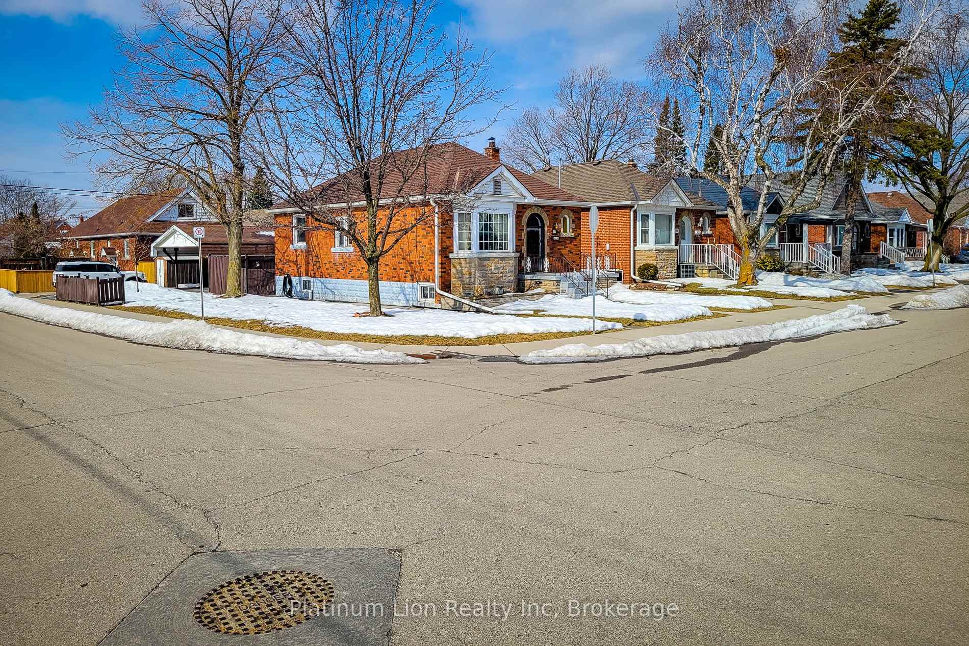 Photo 4 of 88 Barons Avenue S, Hamilton, Bartonville — HOMEH